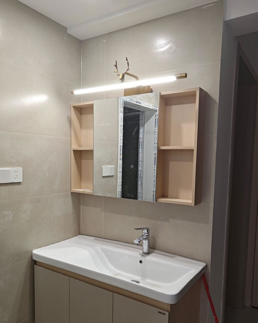 Customer photo review of Wall Sconce, Stag Horn Picture Light, Metal & Acrylic, Integrated LED