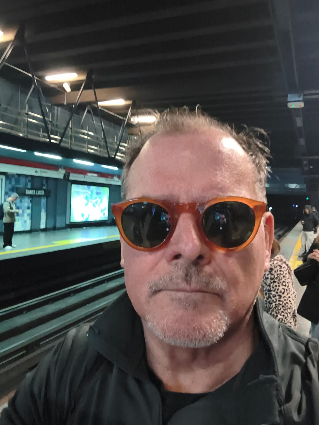 Customer photo review of Anteojos de sol Akira Yellow