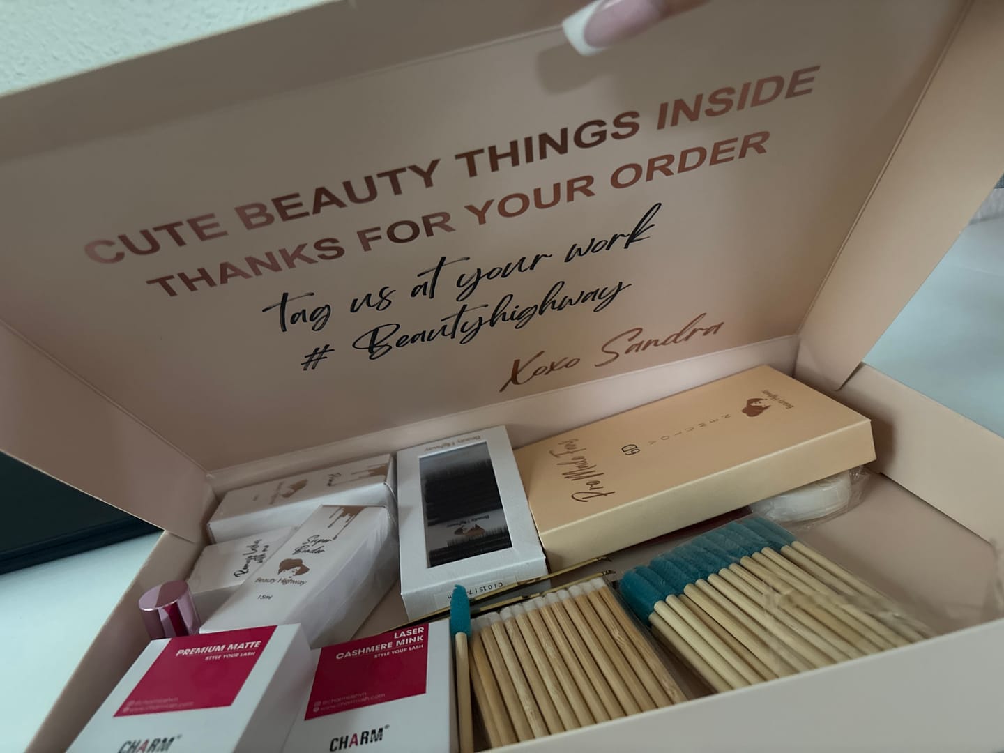 Customer photo review of Wimpernverlängerung Schulung online  1:1 + Volumen  2 Zertifikate und Starter Set