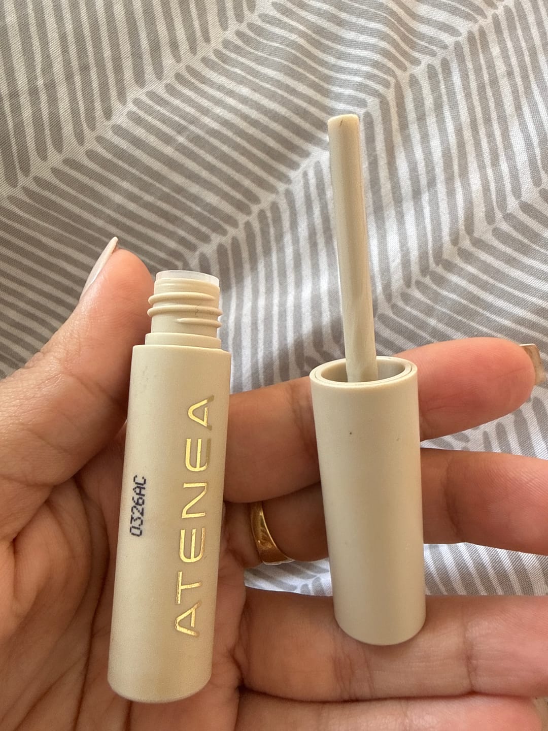 Customer photo review of GEL FIJADOR DE CEJAS TRAVEL SIZE
