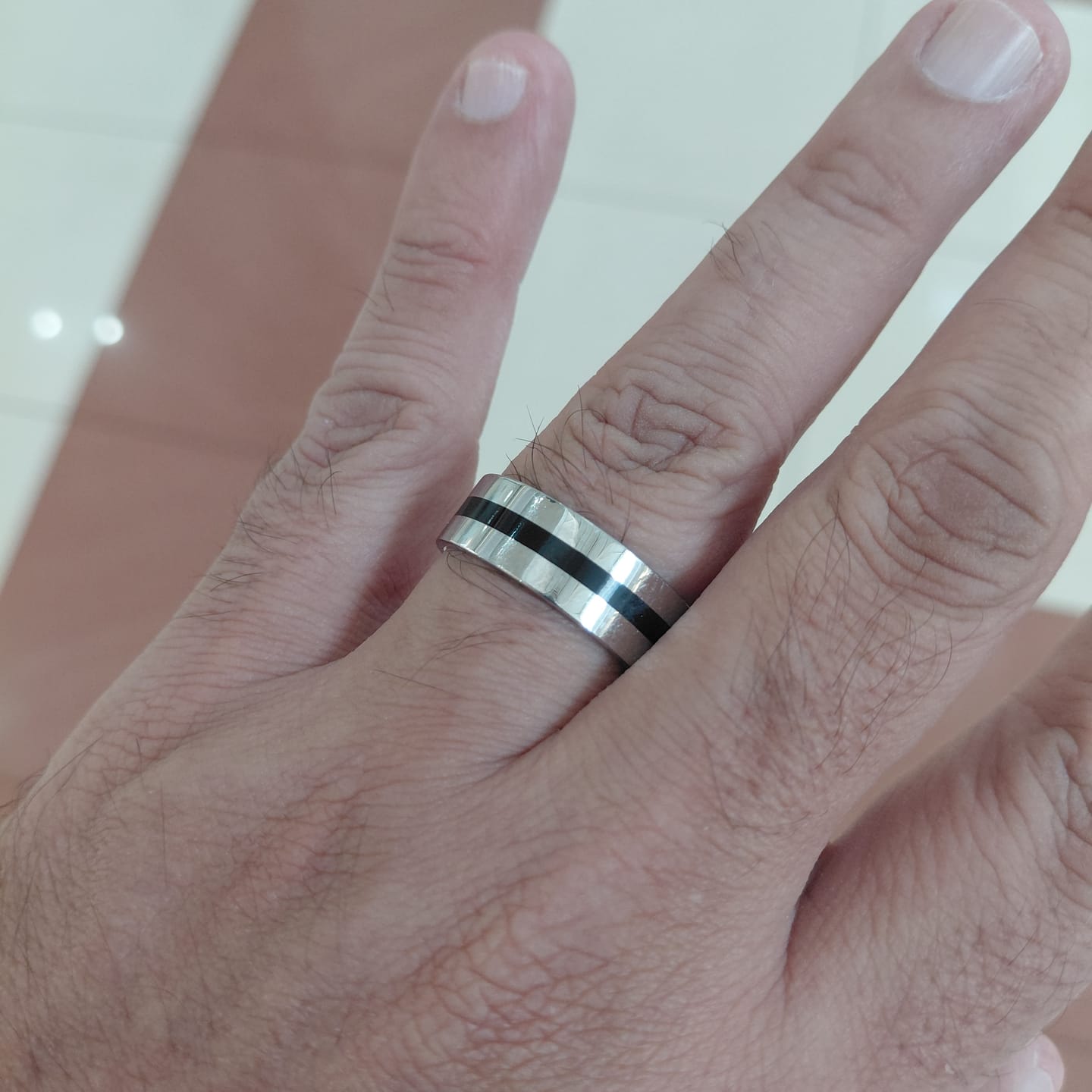 Customer photo review of Anillo Plateado Con Linea Negra