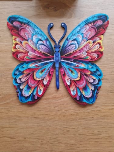 Customer photo review of Puzzle en Bois Adulte - Papillon arc-en-ciel magnifique