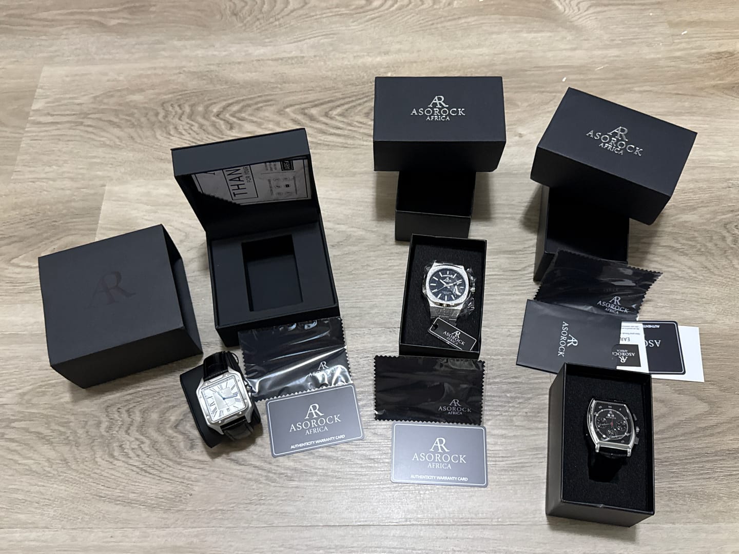 Customer photo review of Silver/White - Navy Blue strap Diplomat