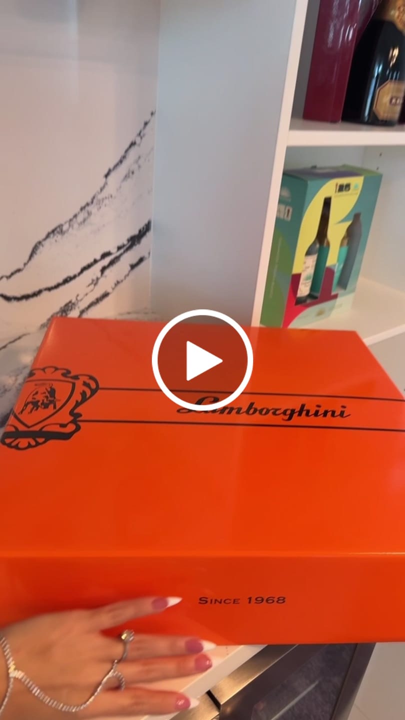Customer video review of Lamborghini Oro Vino Spumante with Gift Set
