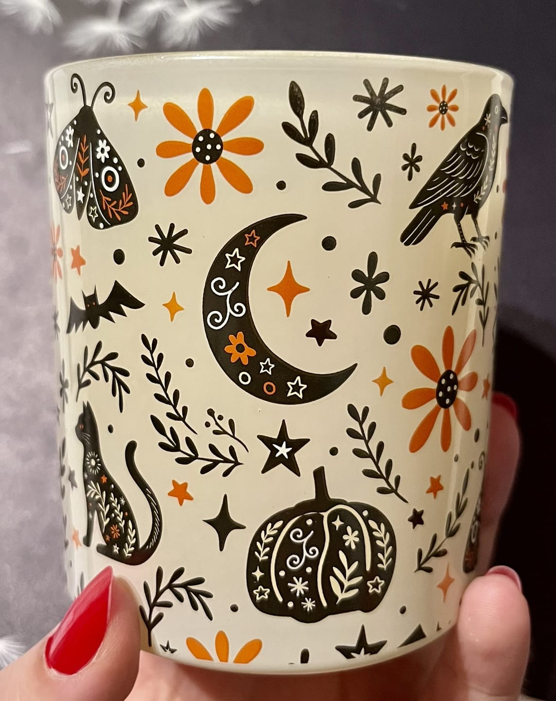 Customer photo review of Vanille-Duftkerze mit mystischen Folklore-Motiven – 32 Stunden Brenndauer