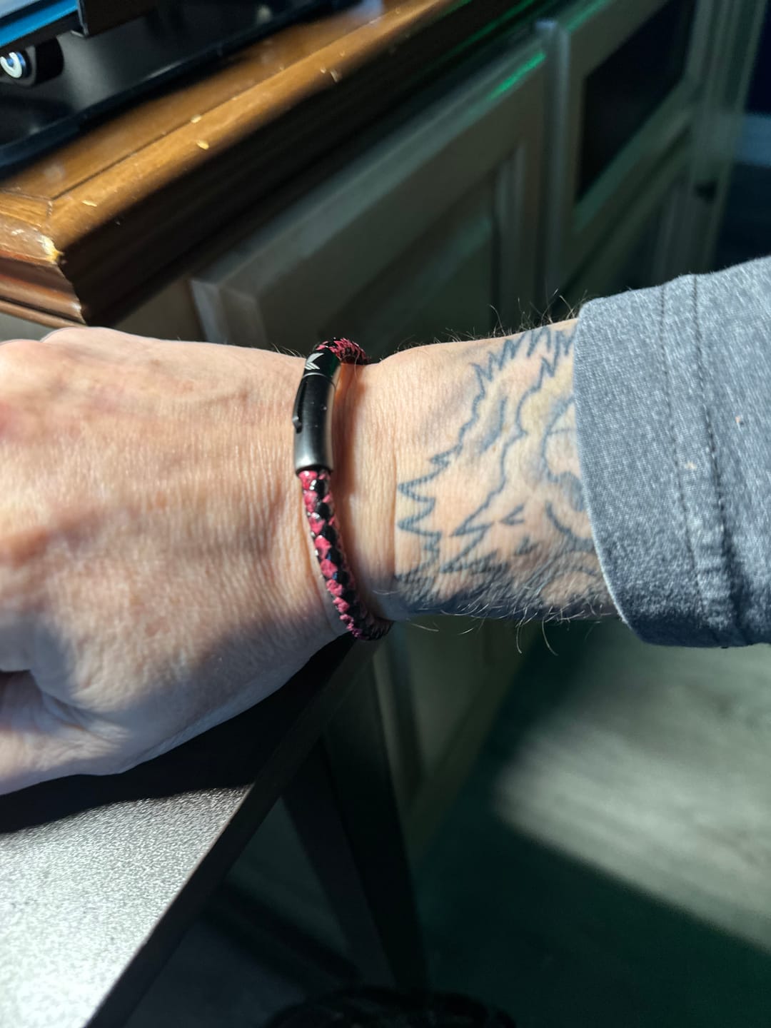 Customer photo review of Vertig Leather Bracelet Vintage Red