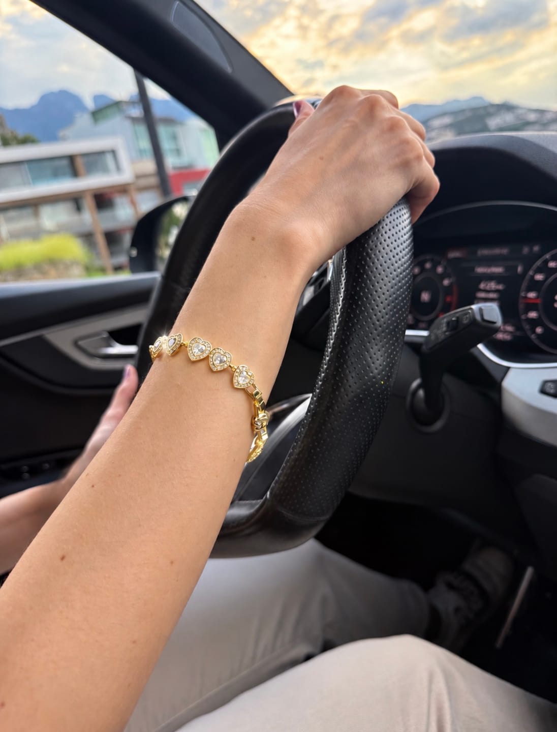 Customer photo review of Pulsera Swarovski Tennis Corazones Ariana Grande | 3 Tonos