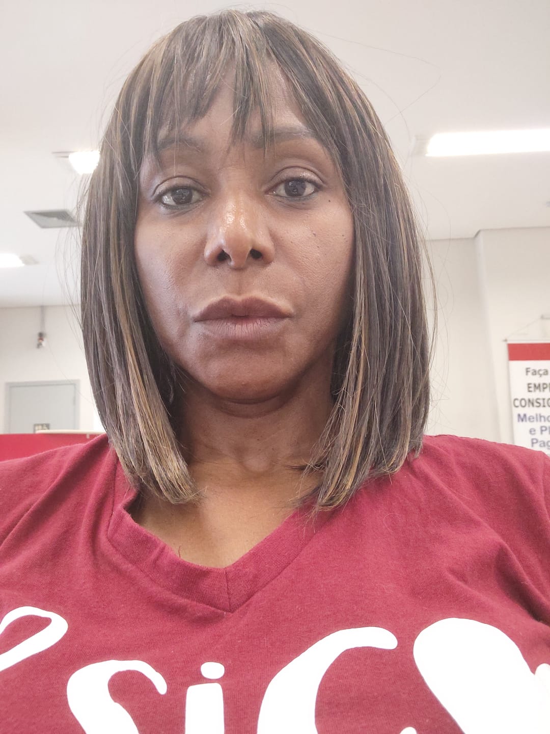 Customer photo review of Peruca Vicky Castanho Luzes com Franja