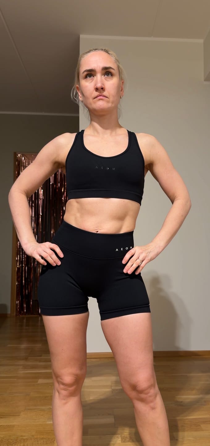 Customer photo review of DEFINE SCRUNCH SHORTS