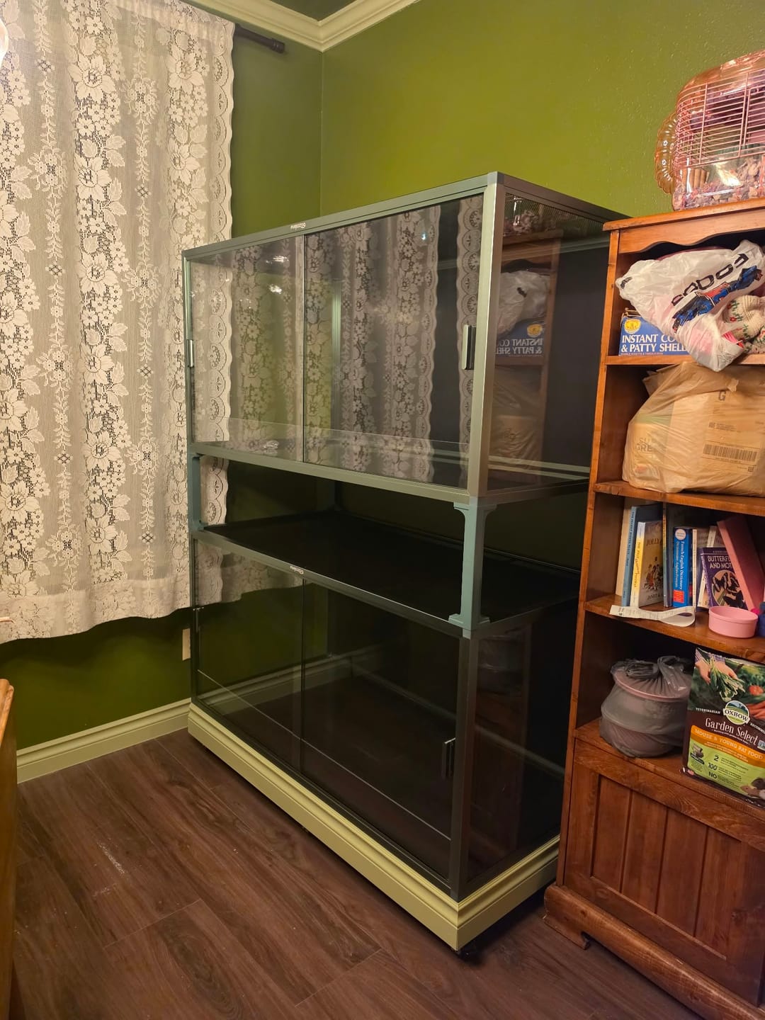 Customer photo review of 120 Gallon Reptile Enclosure - Ideal for Ball Pythons, Bearded Dragons