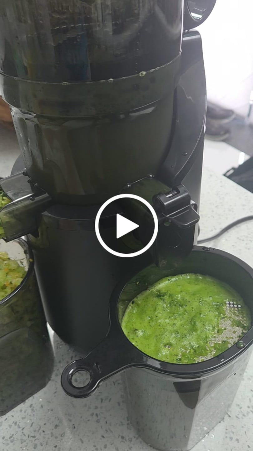 Customer video review of f2500 Self Feeding Whole Fruit Juicer