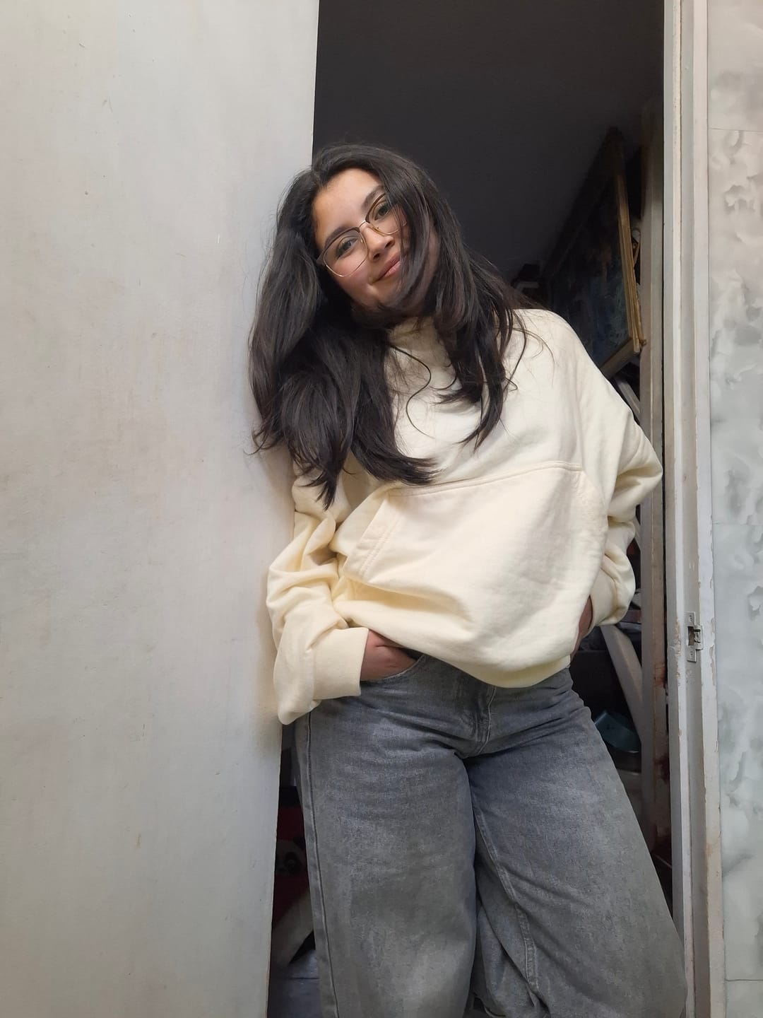 Customer photo review of POLERÓN HOODIE MANTEQUILLA - OVERSIZE CON GORRO LOGO Y ESPALDA BORDADO