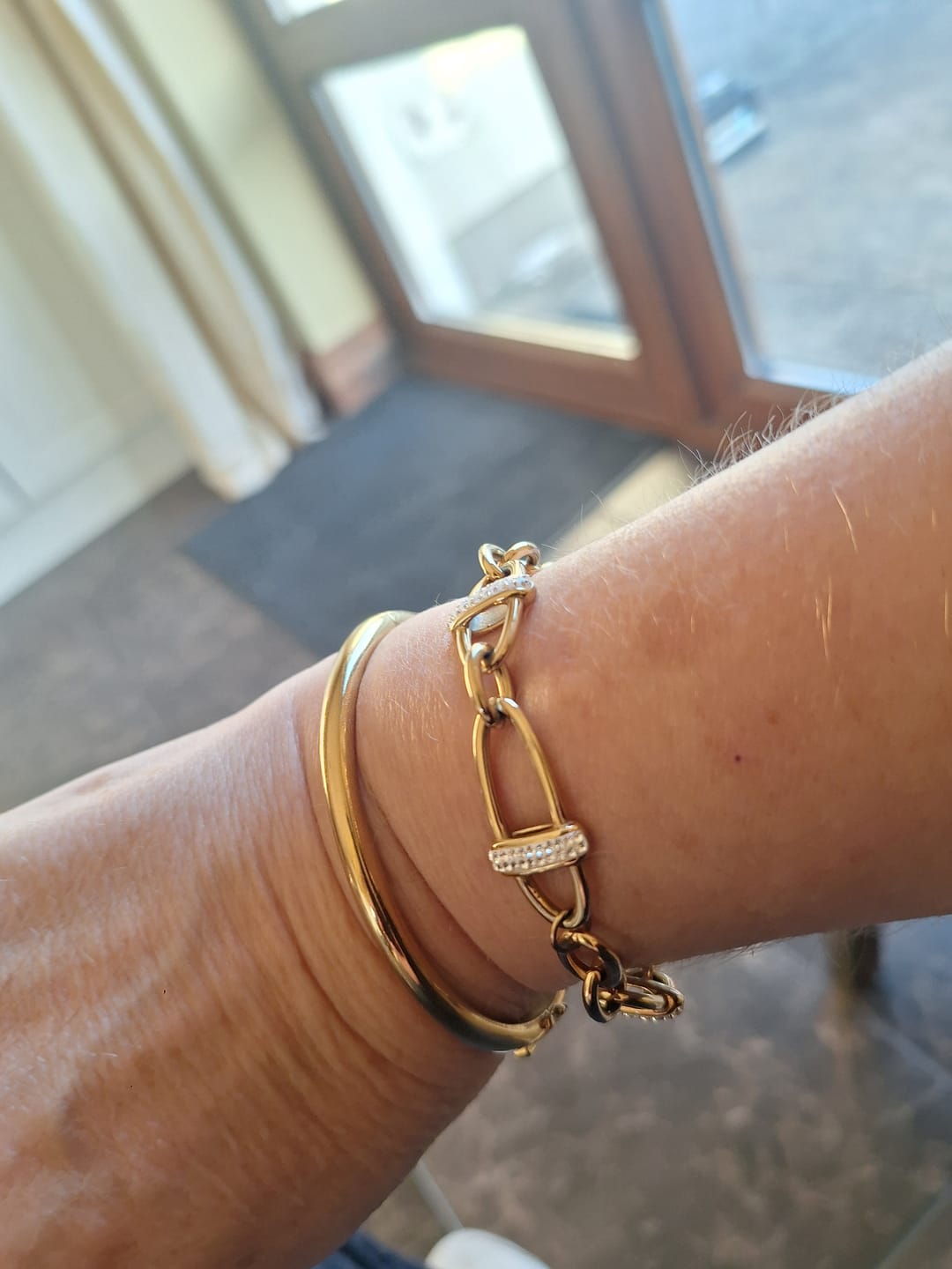 Customer photo review of Elevated Link Bracelet