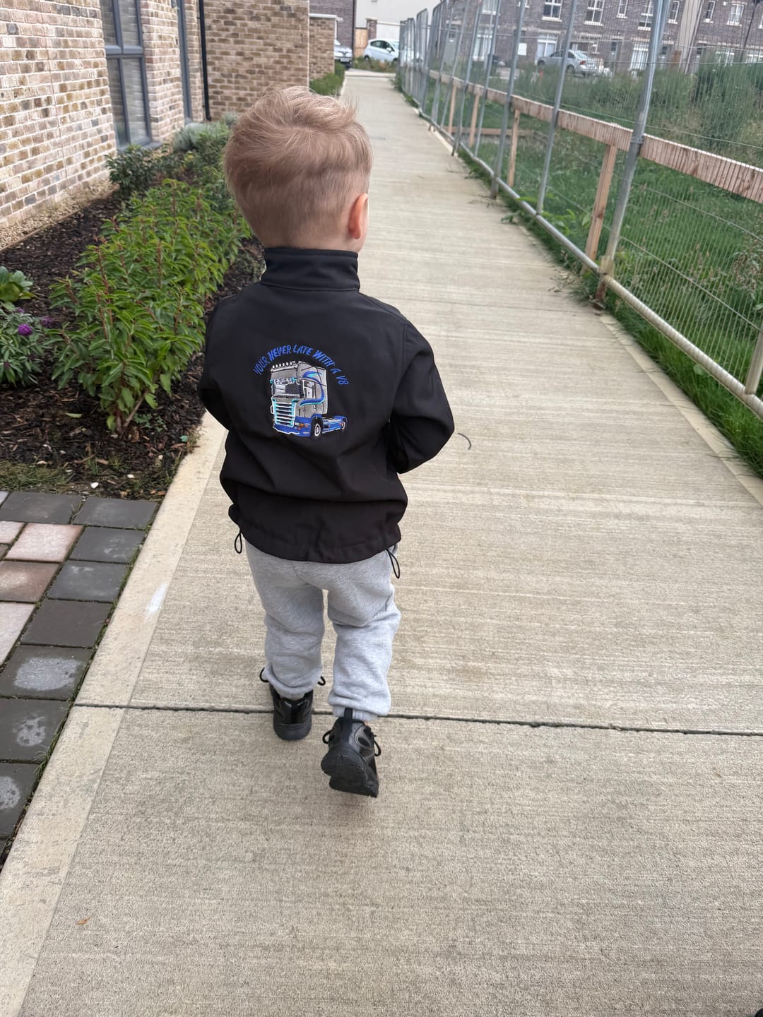 Customer photo review of Kids Lorry Softshell Jacket
