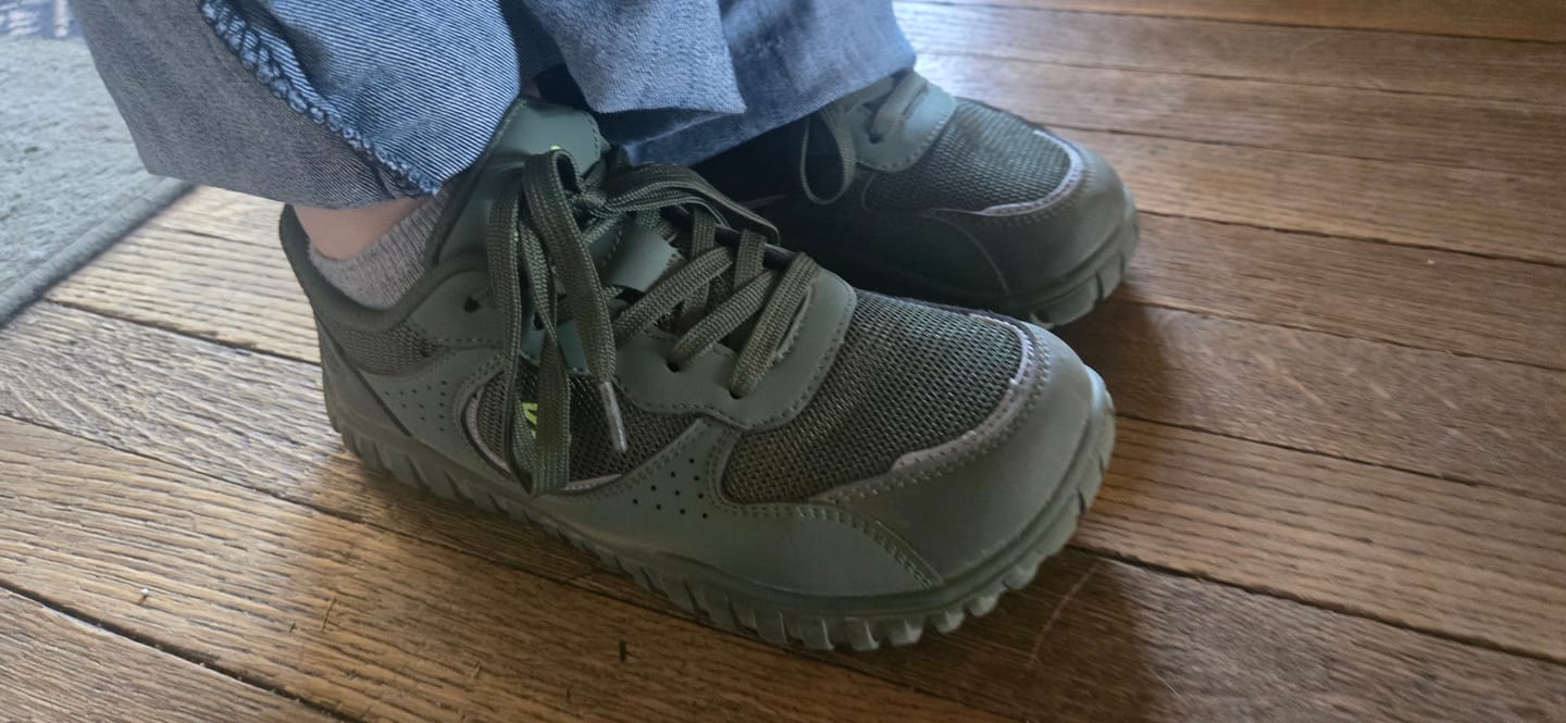 Customer photo review of Crest - Wide Toe Sneakers
