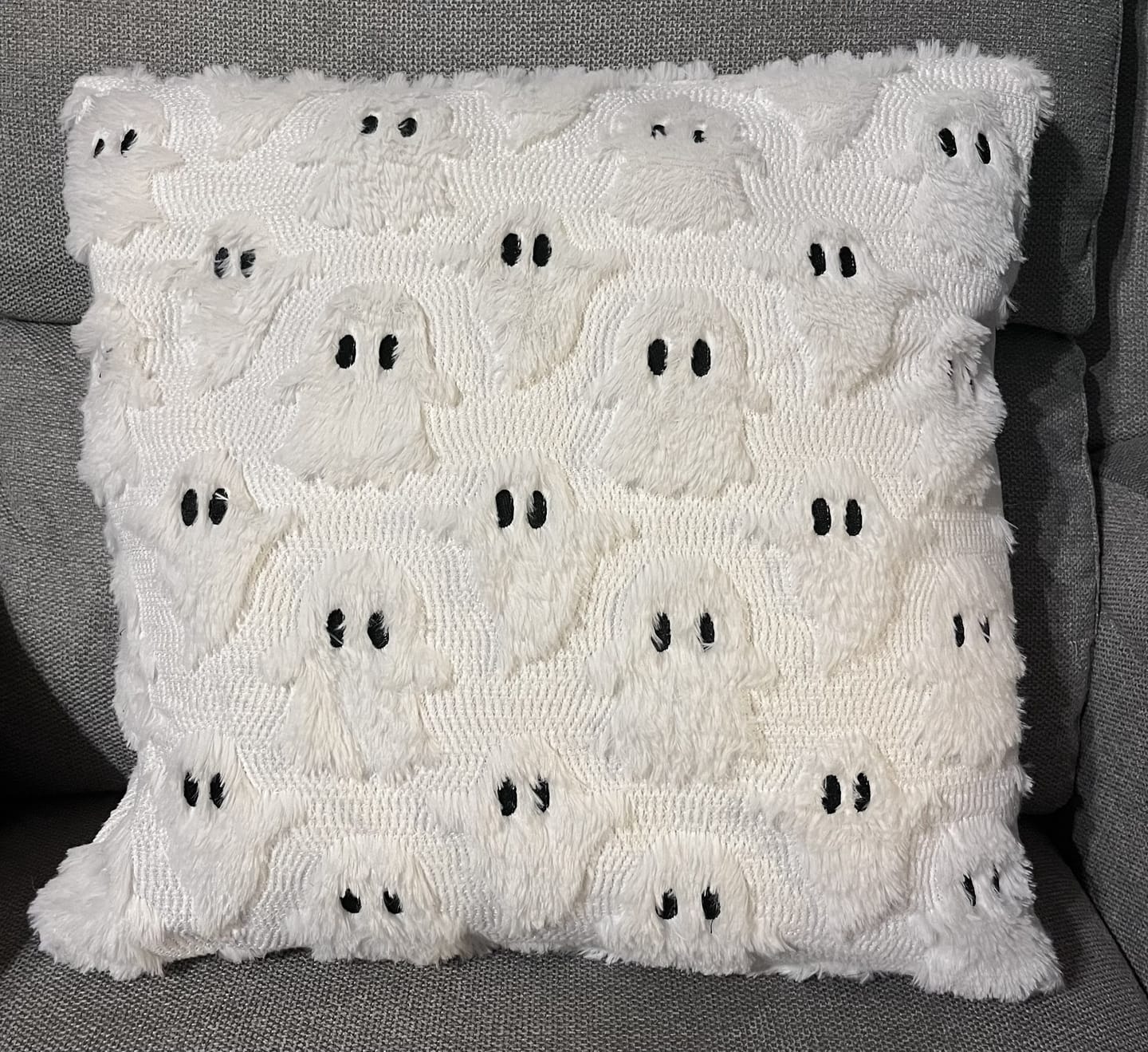 Customer photo review of Halloween Geister Kissen - kuschlig weiß