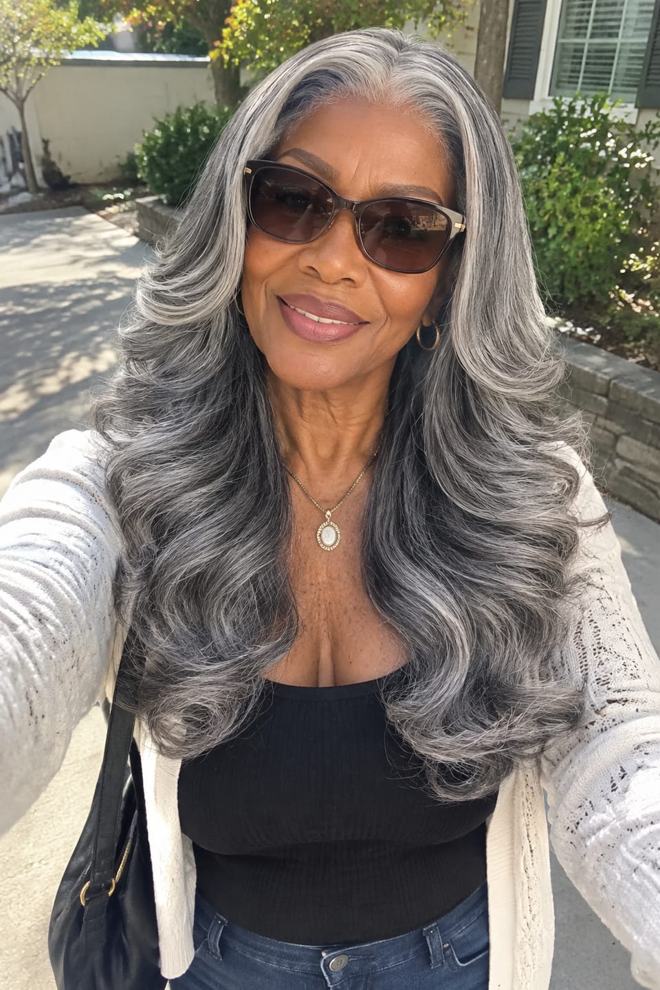 Customer photo review of Luvwin 13x4 Salt And Pepper White Money Piece Loose Wave Layered Cut Wig