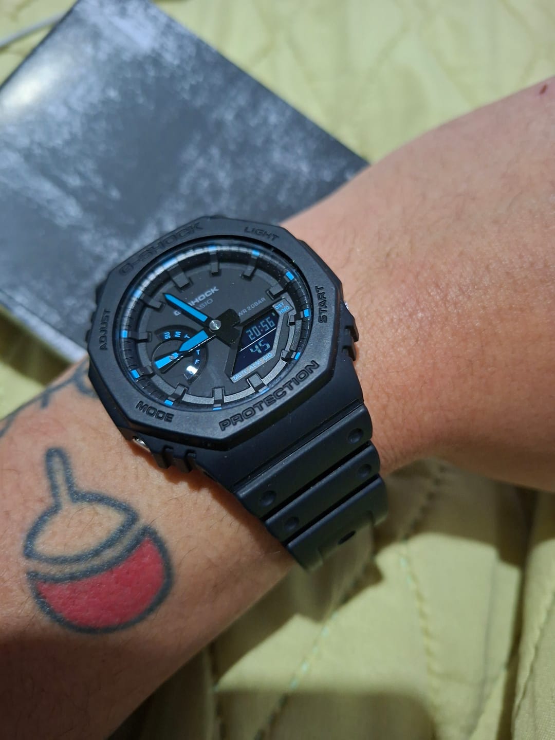 Customer photo review of Reloj Casio G-Shock Royal Oak "Casioak" GA-2100-1A2 NEON ACCENT Negro