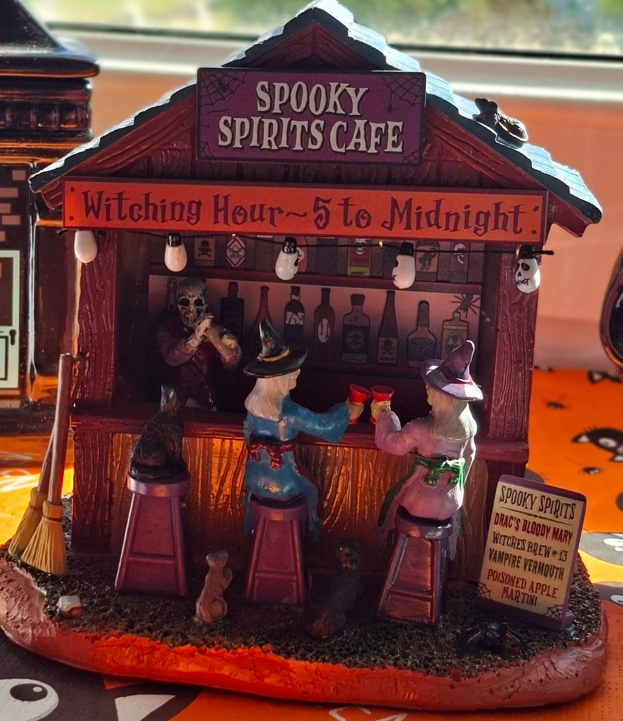 Customer photo review of Spooky Spirits Café – Hexen Café Spooky Regal Deko