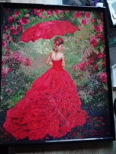 Customer photo review of Broderie Diamant - Femme à la Robe rouge