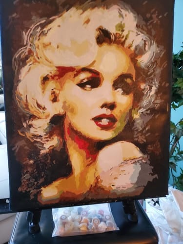 Customer photo review of Marilyn Monroe Magnifique Femme