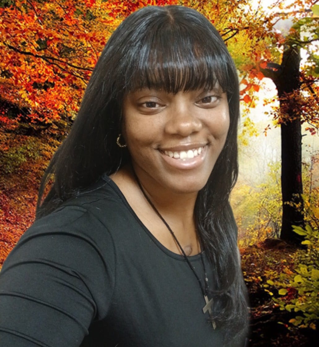 Customer photo review of Outre Glueless HD Lace Front Wig - CASTINE