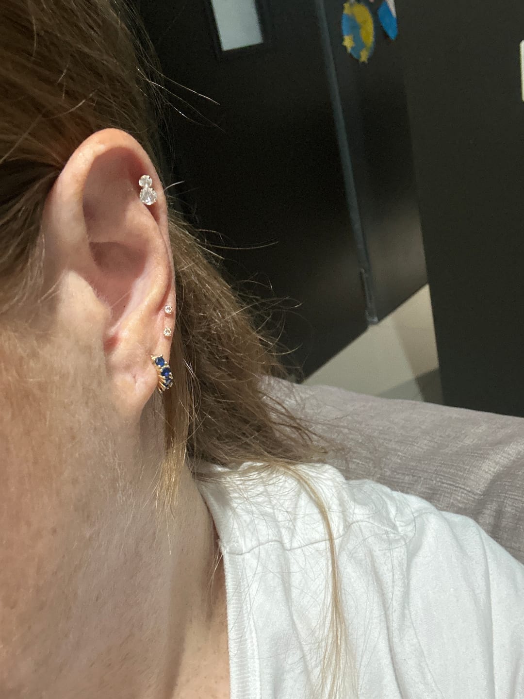 Customer photo review of Broquel Doble Zirconia Redonda Oro 10k