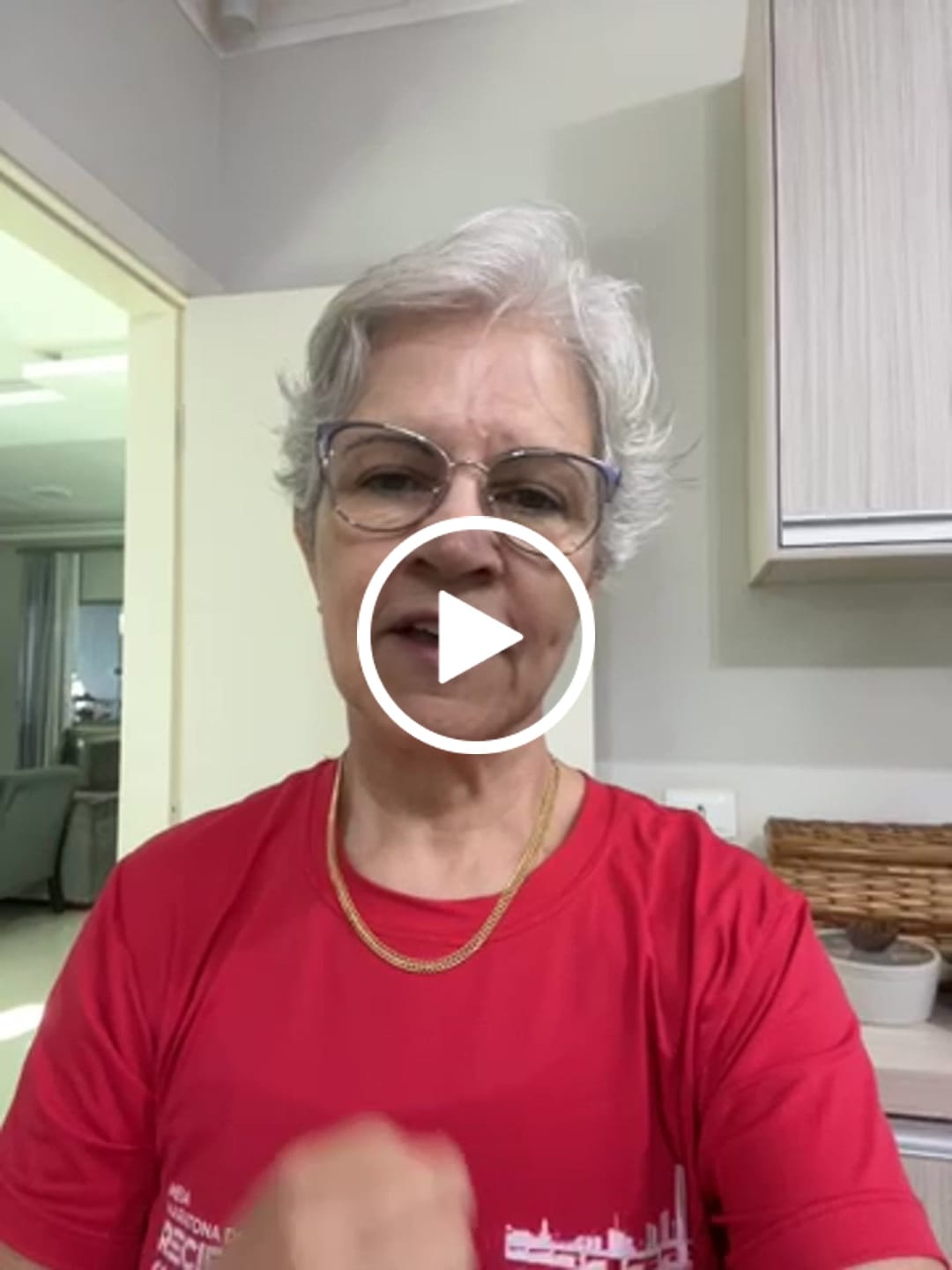 Customer video review of Travesseiro Cervical Coluna Relax®