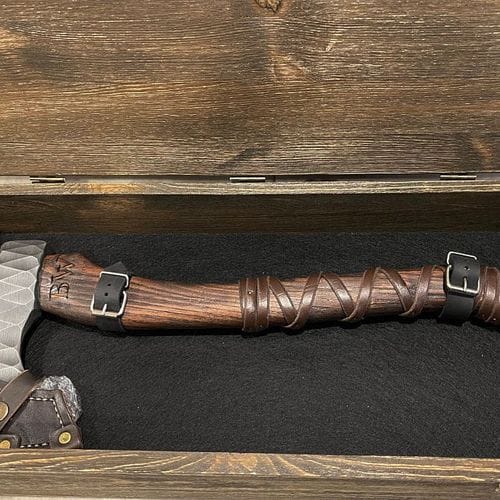 Customer photo review of Hand forged axe “Sterk Vorley” with leather cover