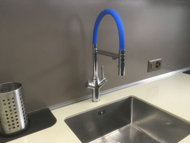 Customer photo review of 4 Way Kitchen Filter Tap, BOD, with 360° swivel spout and 2-jets removable Spray, Chrome / Blue
