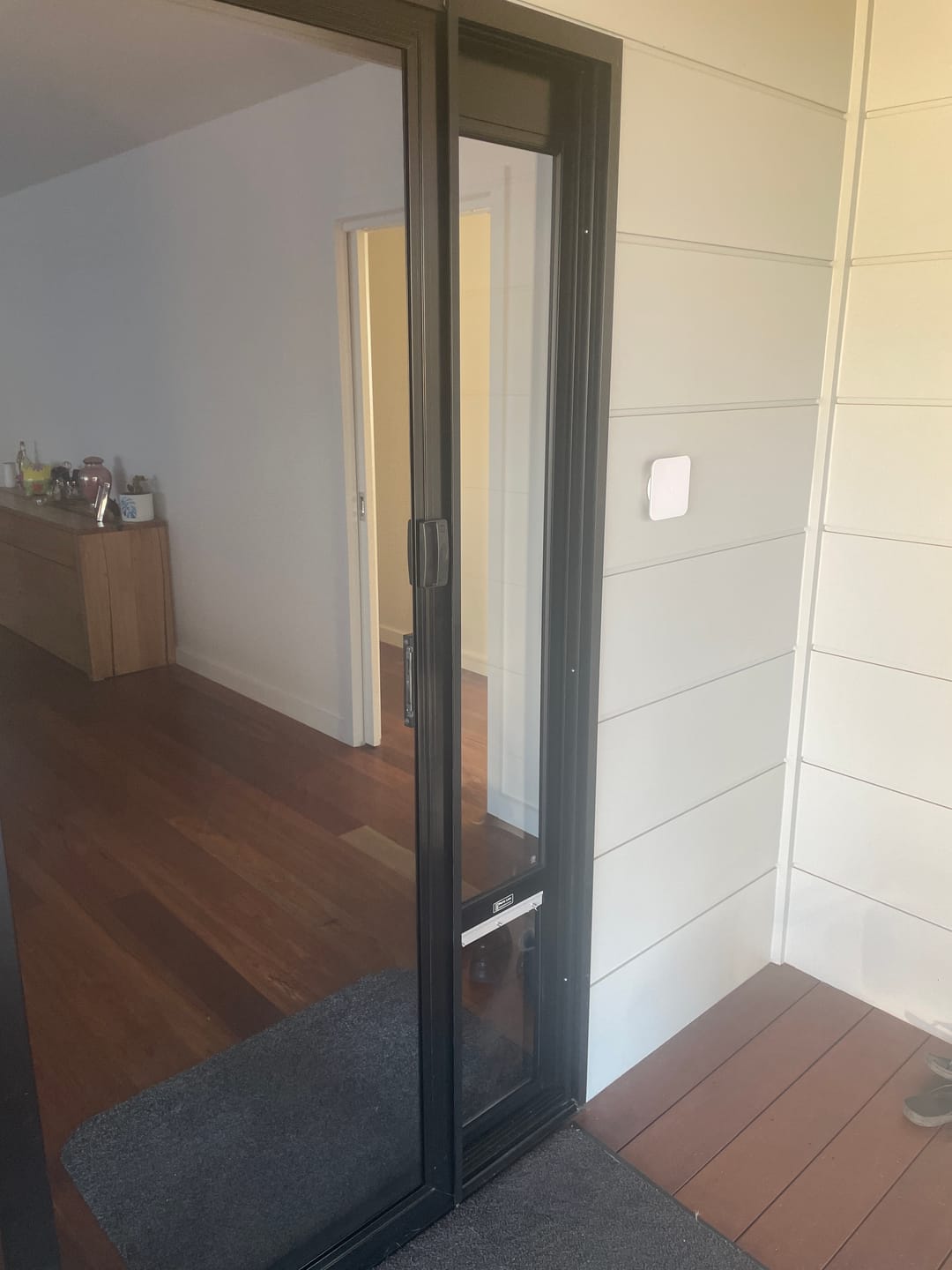 Customer photo review of Adaptor - Required To Close+Lock Glass & Fly Screen Door