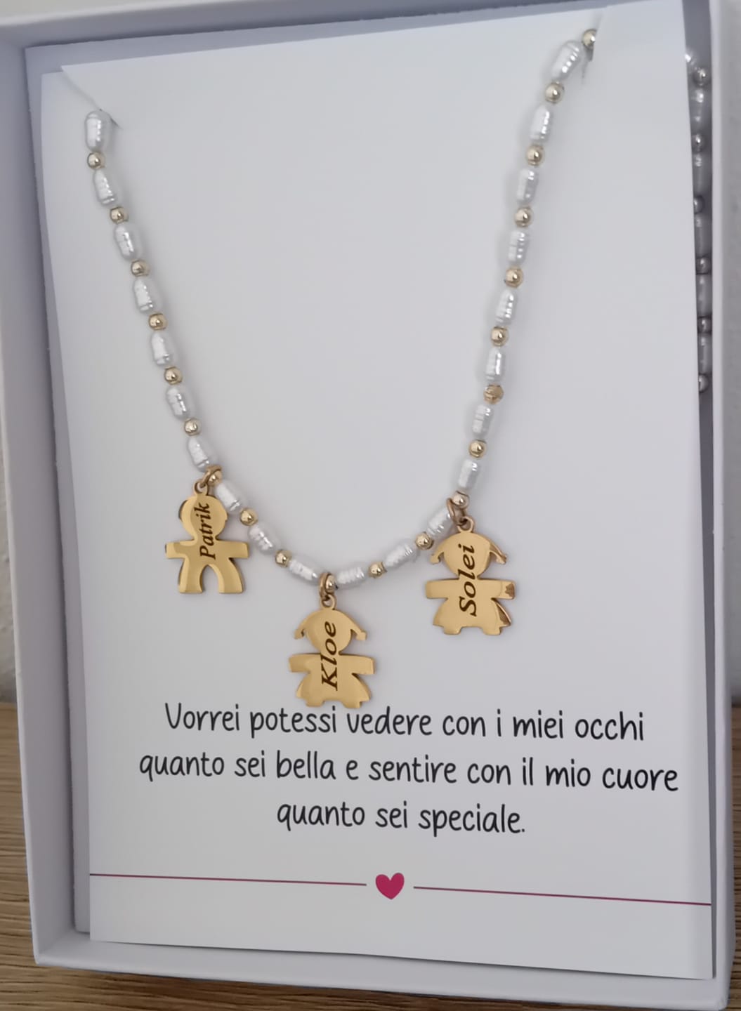 Customer photo review of Girocollo perline con bambini e incisione