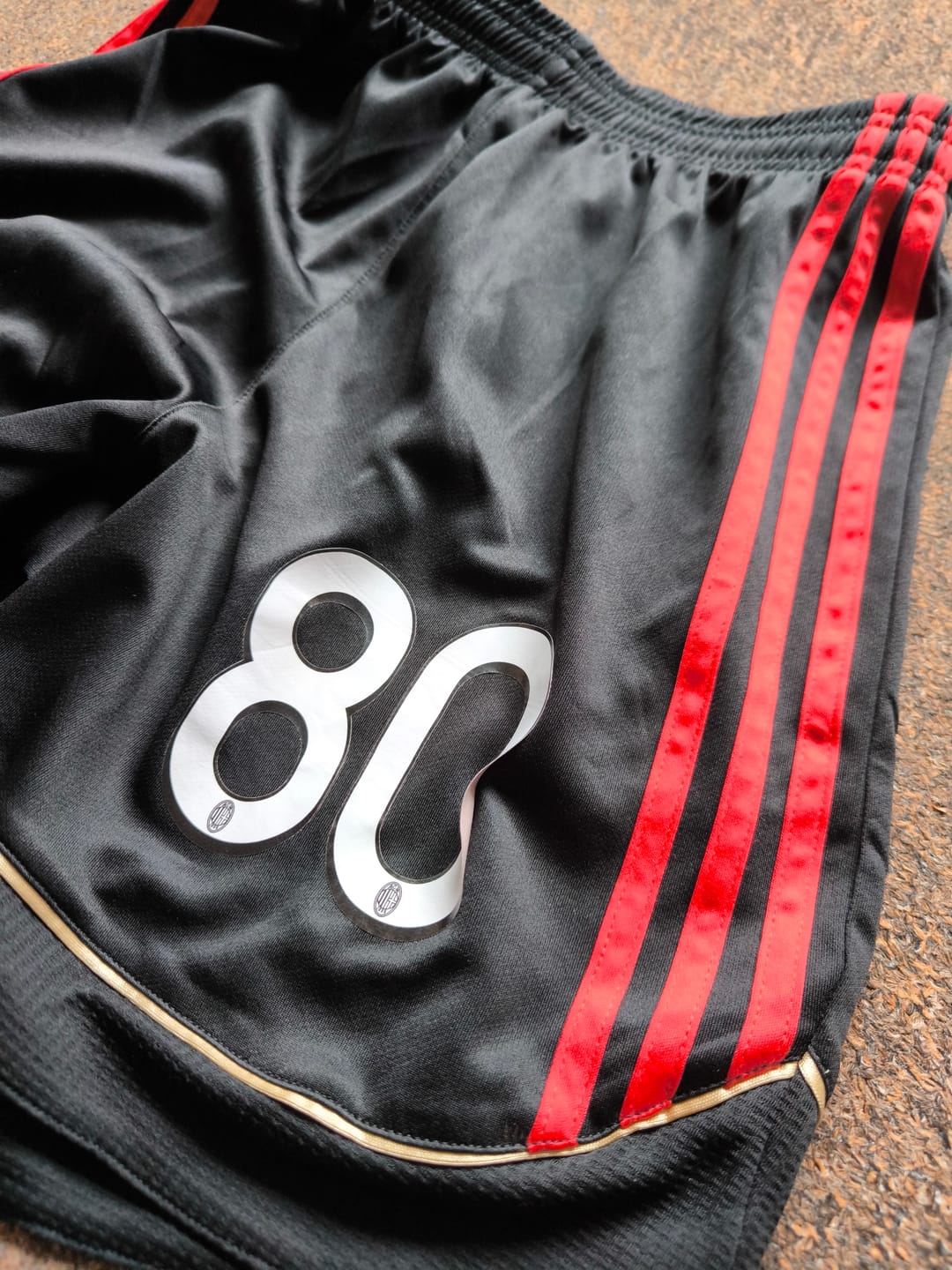 Customer photo review of Ronaldinho Gaucho AC Milan 2009-2010 White Kids Retro Football Jersey Trikot