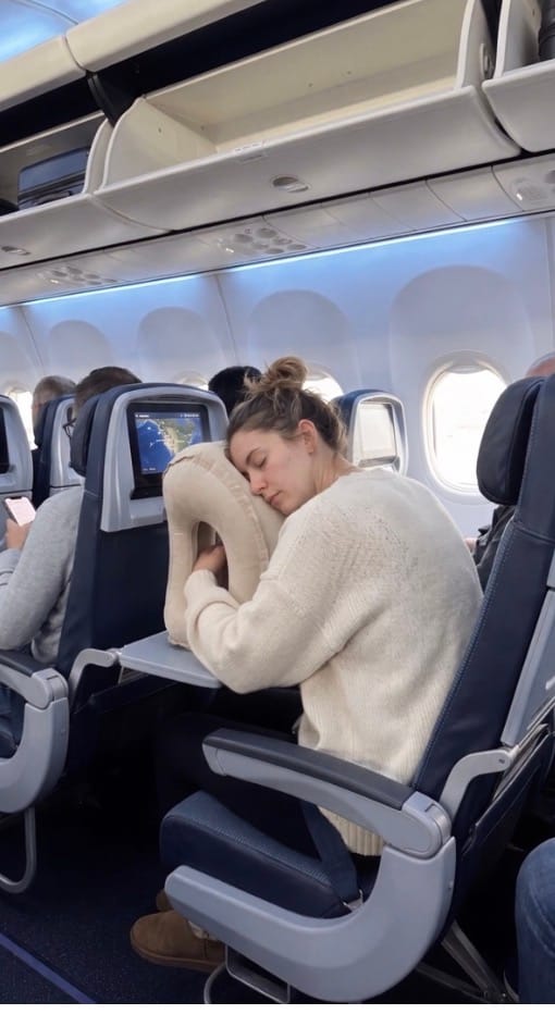 Customer photo review of FlyNap™ | Almohada de Viaje