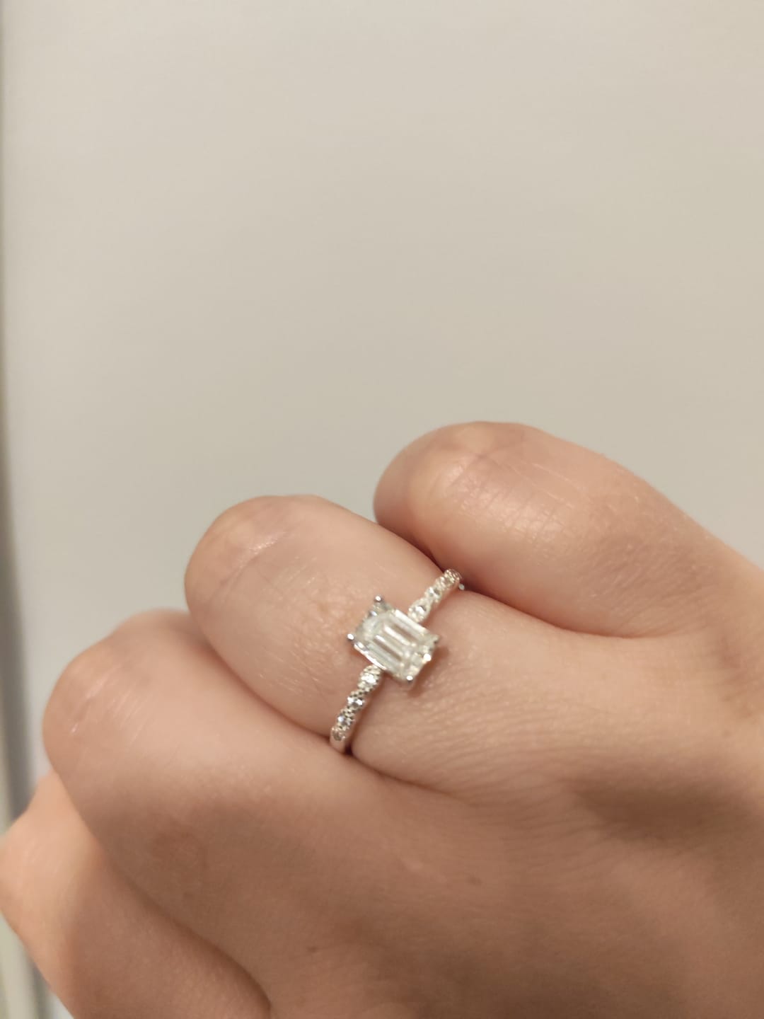 Customer photo review of Anillo Solitario Moissanita
