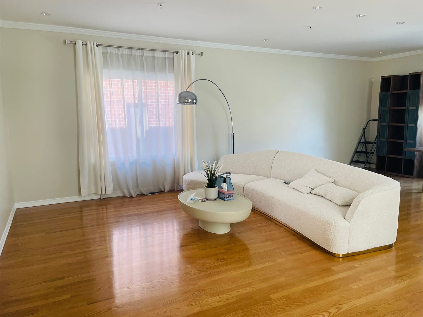 Customer photo review of Reya Form Curved Modular Sectional
