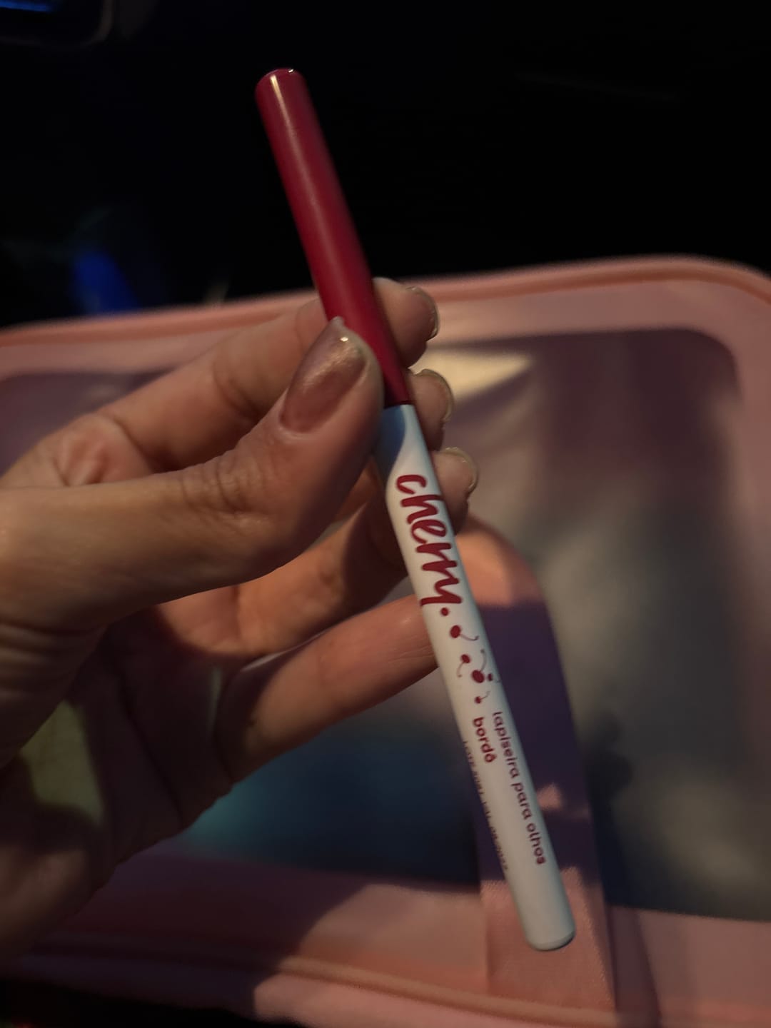 Customer photo review of Lapiseira para Olhos Bordô - Cherry - Vizzela