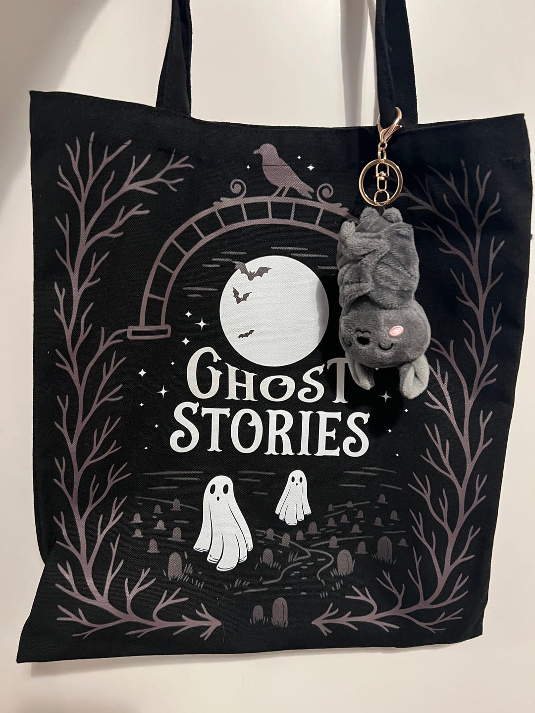 Customer photo review of Ghost Stories Tote Bag – Summerween Stoffbeutel mit Geistermotiv