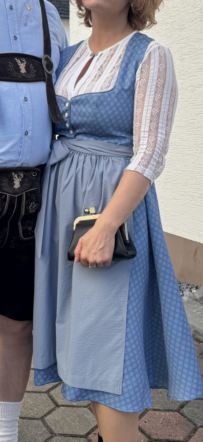 Customer photo review of DIRNDL - DANIELA IN HELL BLAU