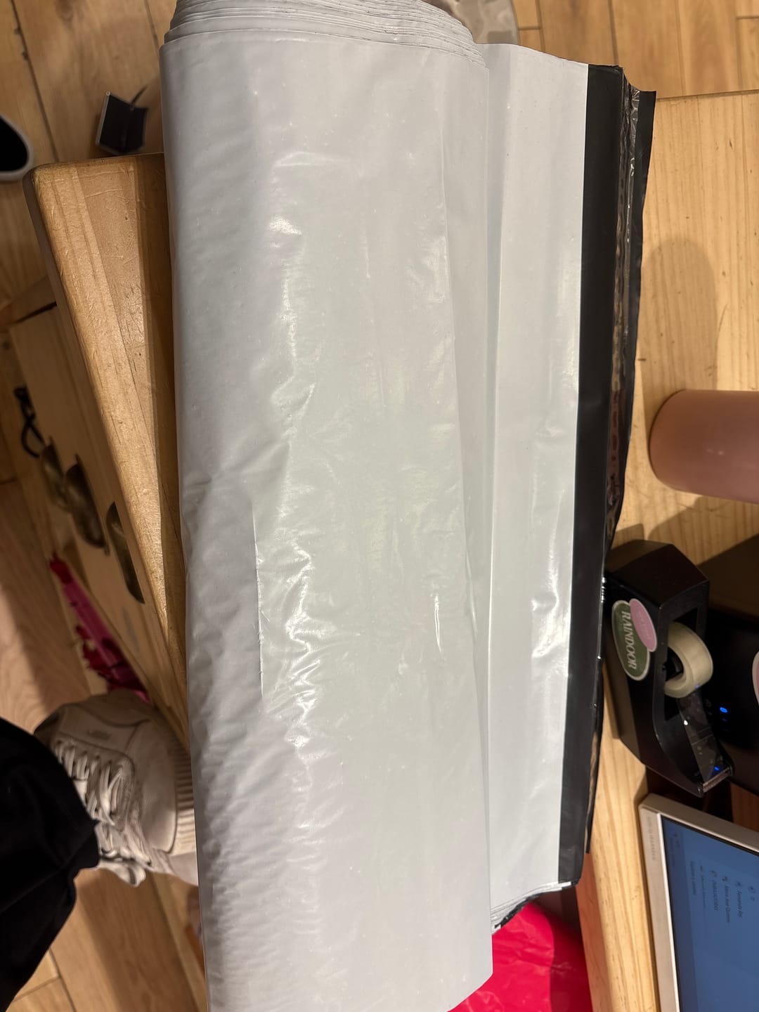 Customer photo review of Pack 100 Bolsas Embalajes Courier Sobre Autoadhesivo 50x60cm