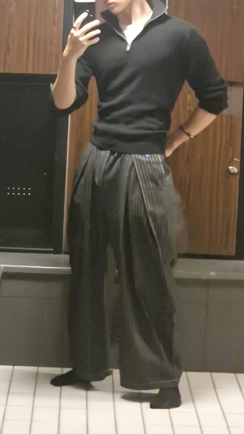 Customer photo review of Aelfric Eden Pinstripe Baggy Barrel Jeans