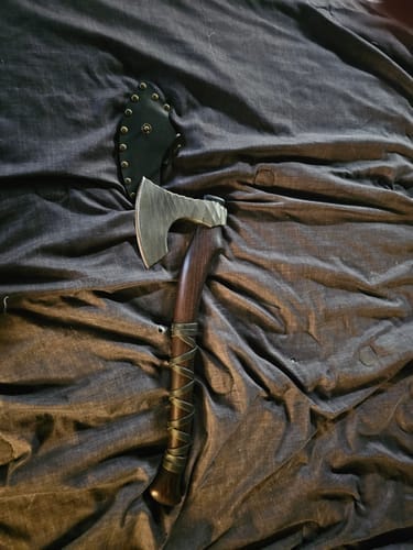 Customer photo review of Hand forged axe “Sterk Vorley” with leather cover