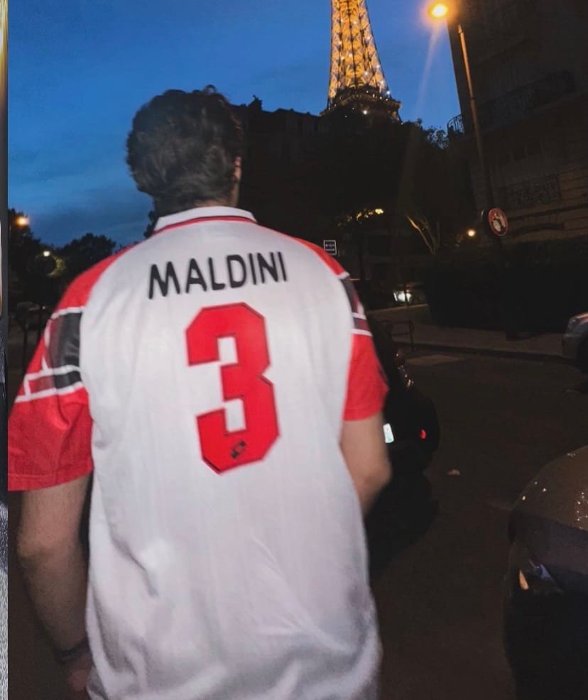 Customer photo review of Paolo Maldini #3 AC Milan 1997 Away Retro Football Jersey