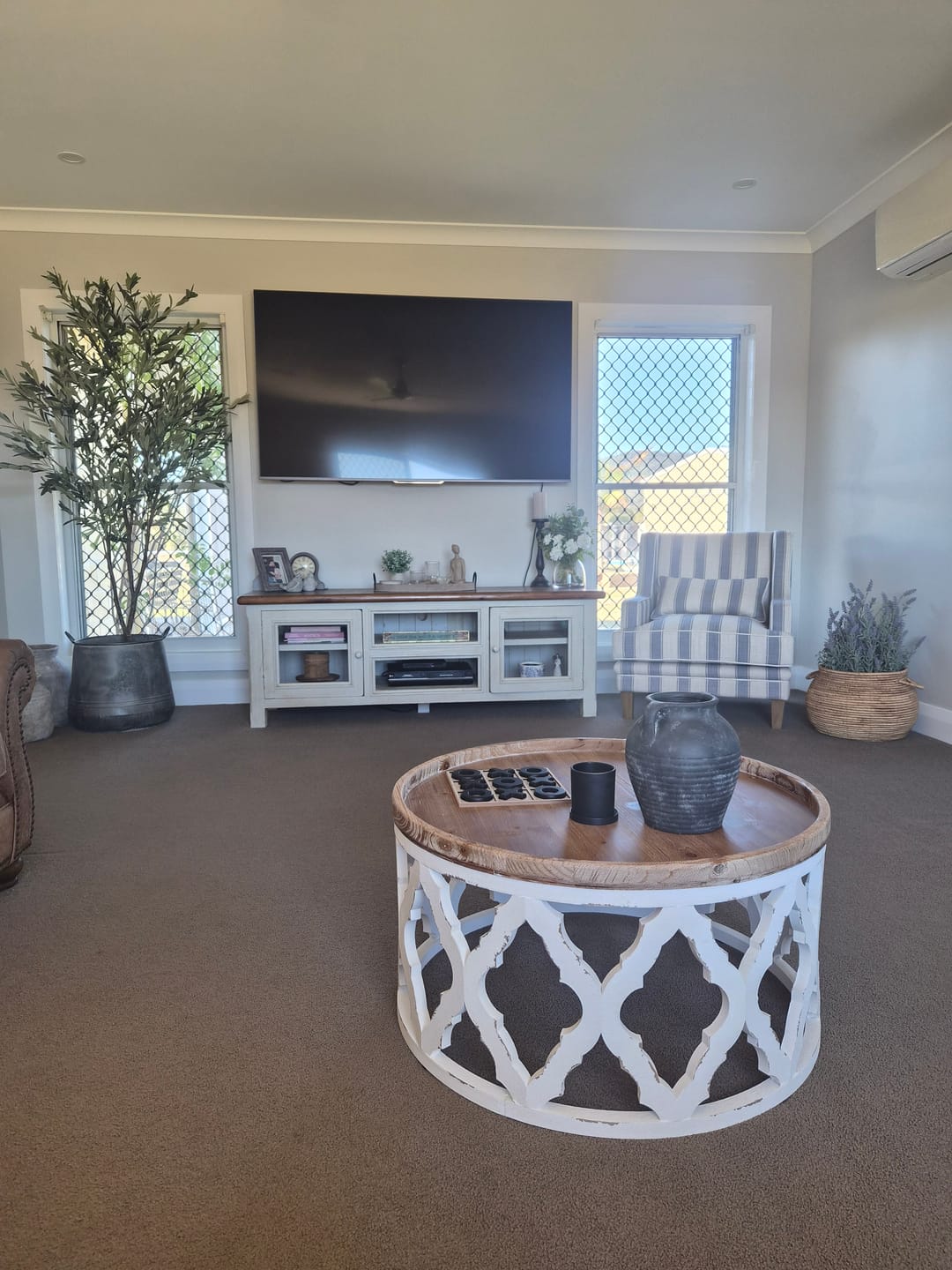 Customer photo review of Beatrice French Provincial Round Coffee Table, Quatrefoil Lattice Distressed White 81cm