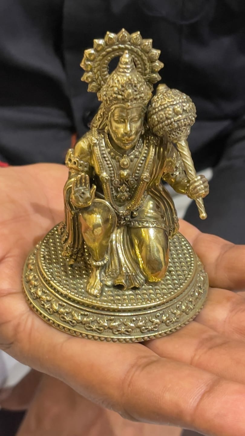 Customer photo review of Hanuman Ji Brass Idol | Vastu Remedy for Strength, Protection & Devotion | 3–4 Inch | 140–210 g
