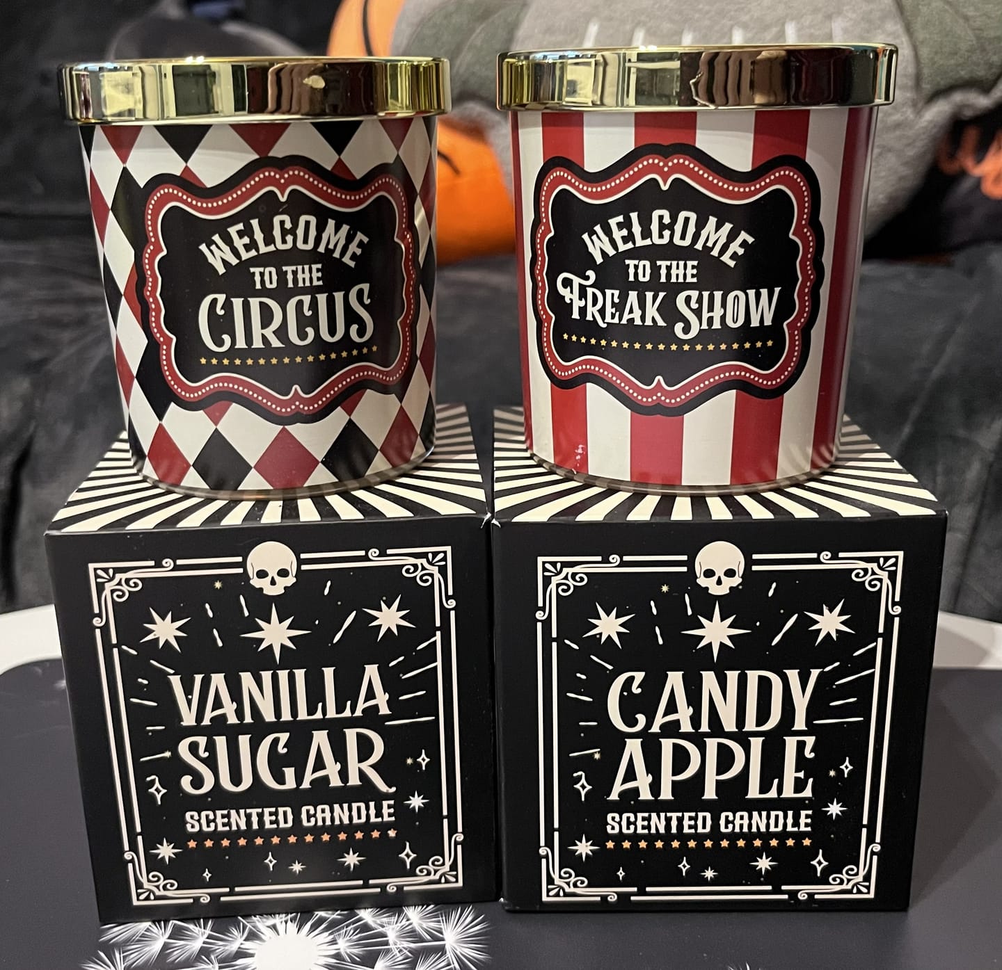 Customer photo review of Creepy Zirkus Duftkerzen Set – 2 Kerzen Candy Apple und Vanilla Sugar
