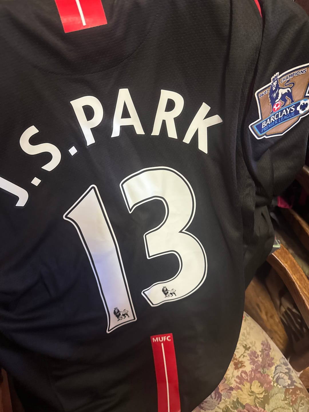 Customer photo review of Ji-Sung Park 2007-2008 Manchester United Black Retro Jersey Trikot Camiseta Maillot