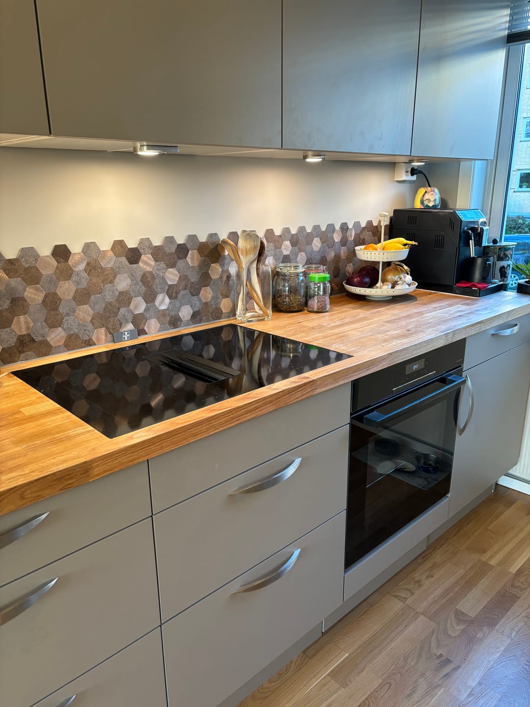 Customer photo review of 10-pk Mocca hexagon selvklebende veggfliser