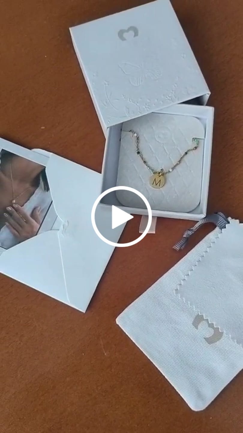 Customer video review of Collar Letras ABC