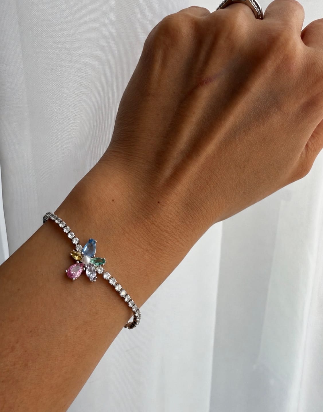 Customer photo review of Pulsera Ariana Grande x Swarovski Flor Lila, Rosa, Azul, Verde, Amarillo
